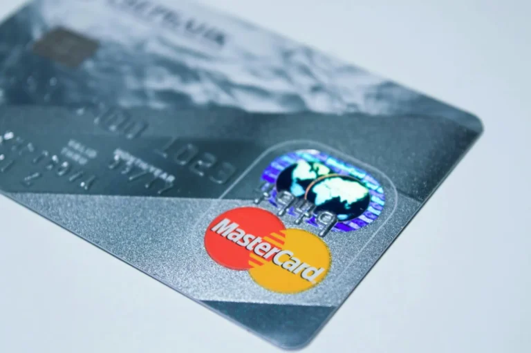 Credit Cards in Australia: Rewards and Interest Dynamics